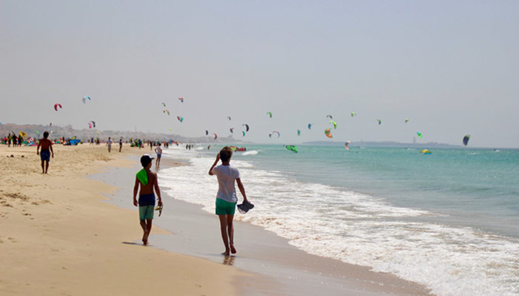 Main-picture-Learn-how-to-kite-surf-family-style